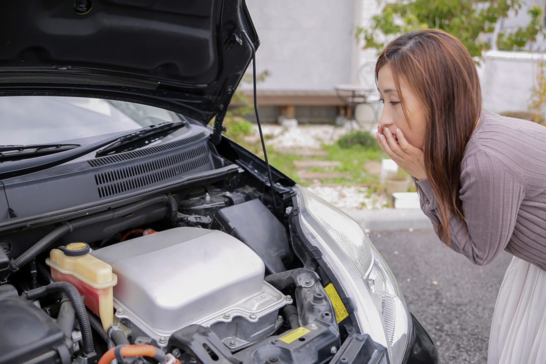 車のバッテリー電圧の正常値はどれくらい 充電方法なども解説 サクッと読めるくるまmagazine