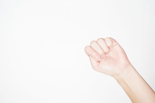 霊柩車と遭遇した時に親指を隠すのはなぜ サクッと読めるくるまmagazine