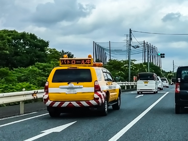 高速道路の安全を守る 高速パトカーってどんなクルマ サクッと読めるくるまmagazine